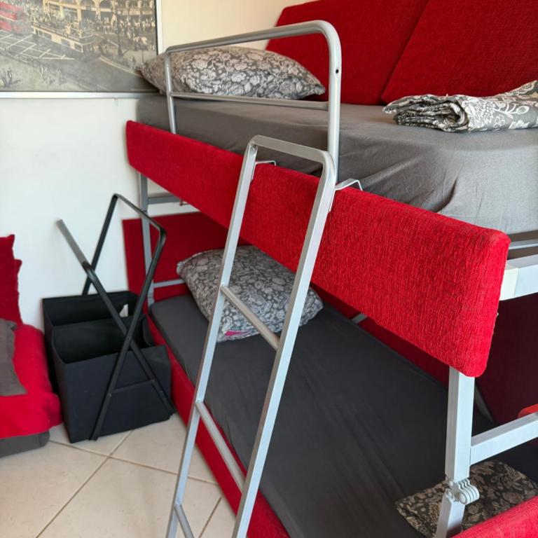 CHAMBRE dans appartement moderne guest house - Chambre Triple avec Salle de Bains Commune - 9
