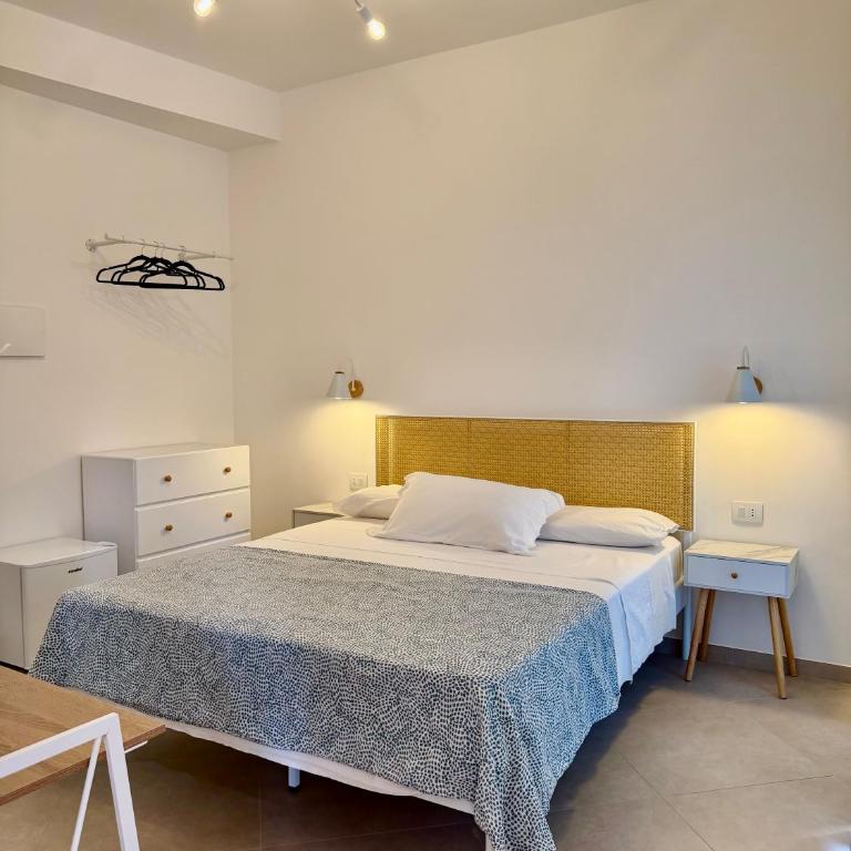 IconicArt - Tourist Accommodation - Camera Matrimoniale Deluxe con Balcone - 1