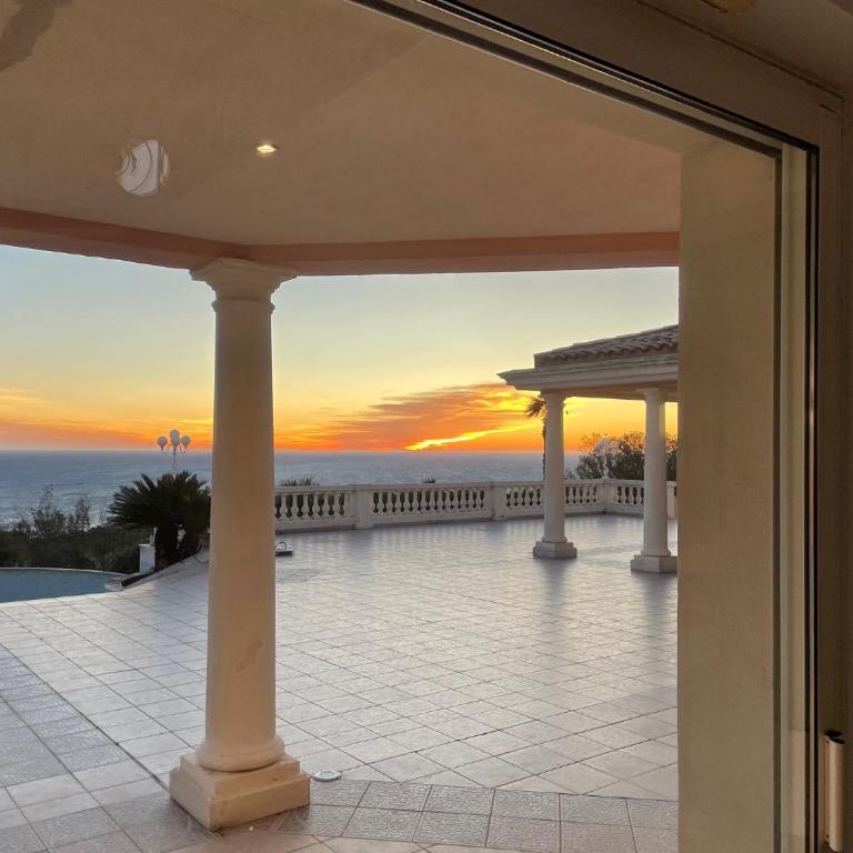Villa de luxe entre Cannes et Saint-Tropez - Villa - Vue sur Mer - 6