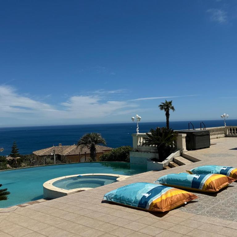 Villa de luxe entre Cannes et Saint-Tropez - Villa - Vue sur Mer - 1