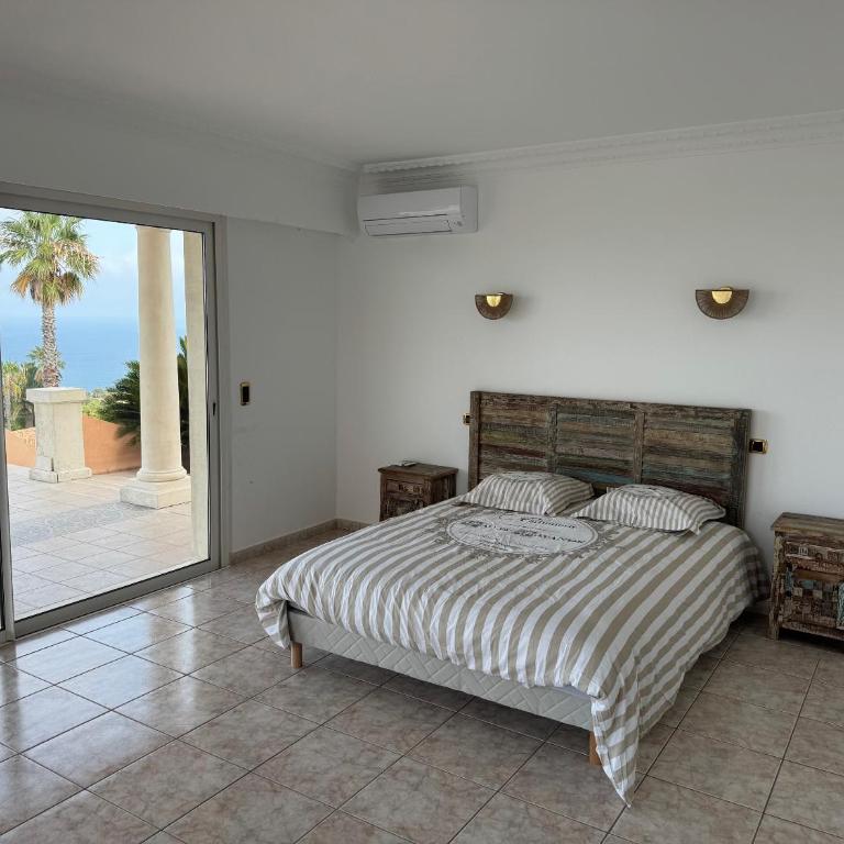 Villa de luxe entre Cannes et Saint-Tropez - Villa - Vue sur Mer - 15
