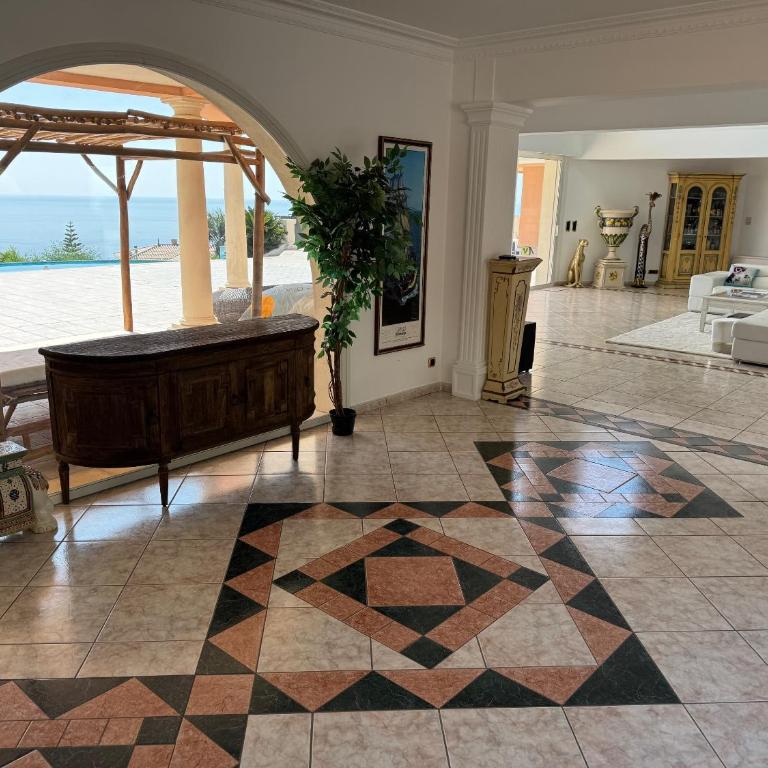 Villa de luxe entre Cannes et Saint-Tropez - Villa - Vue sur Mer - 16