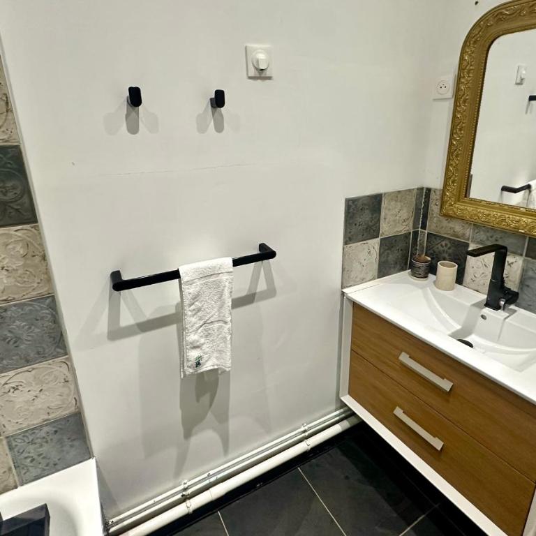 La Propriété de Bacchus - L'Écrin de Loire - Design & Confort - Saumur Centre - 7 personnes - Appartement 2 Chambres Deluxe - 4