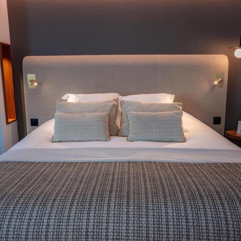 Best Western Plus Metz Technopole - Grande Chambre Lit King-Size Premium - Vue sur Parcours de Golf - Non-Fumeurs - 5
