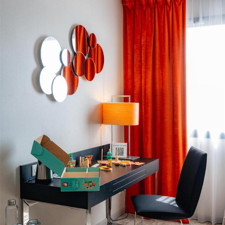 Best Western Plus Metz Technopole - Family Room with One Queen Bed and Sofa Bed - Non-Smoking - 2