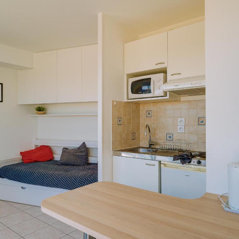 Résidence Le Crystal Dinard Plage - Studio with Sea View - 4