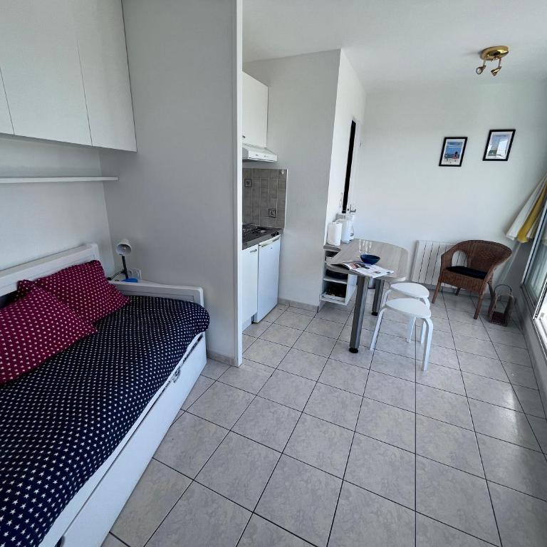 Résidence Le Crystal Dinard Plage - Studio with Sea View - 3
