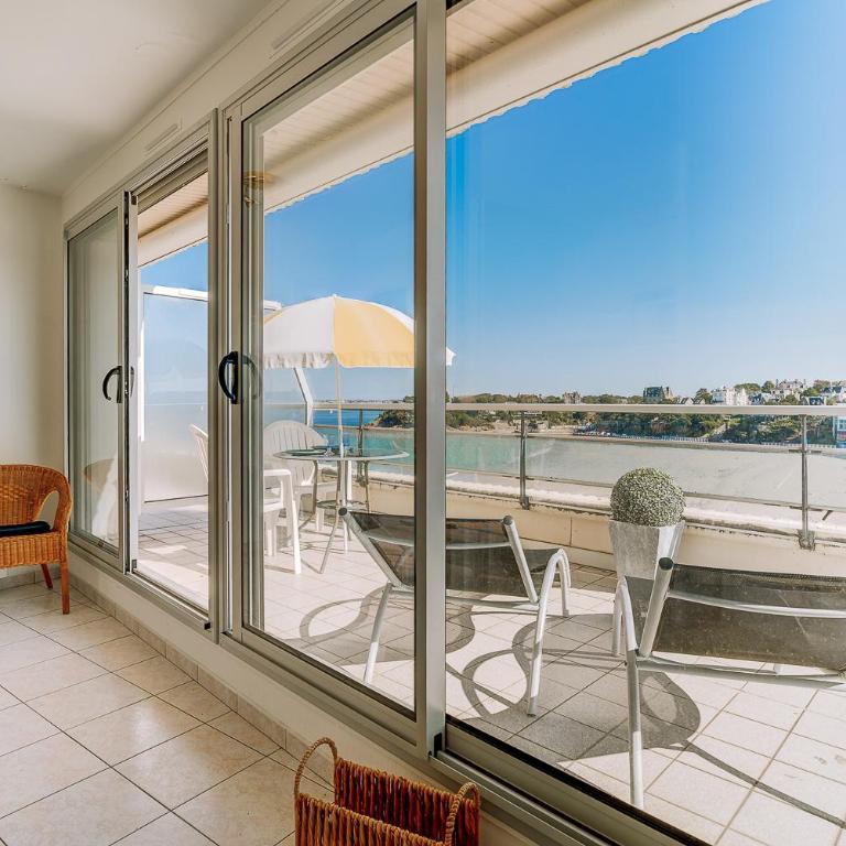 Résidence Le Crystal Dinard Plage - Studio with Sea View - 2