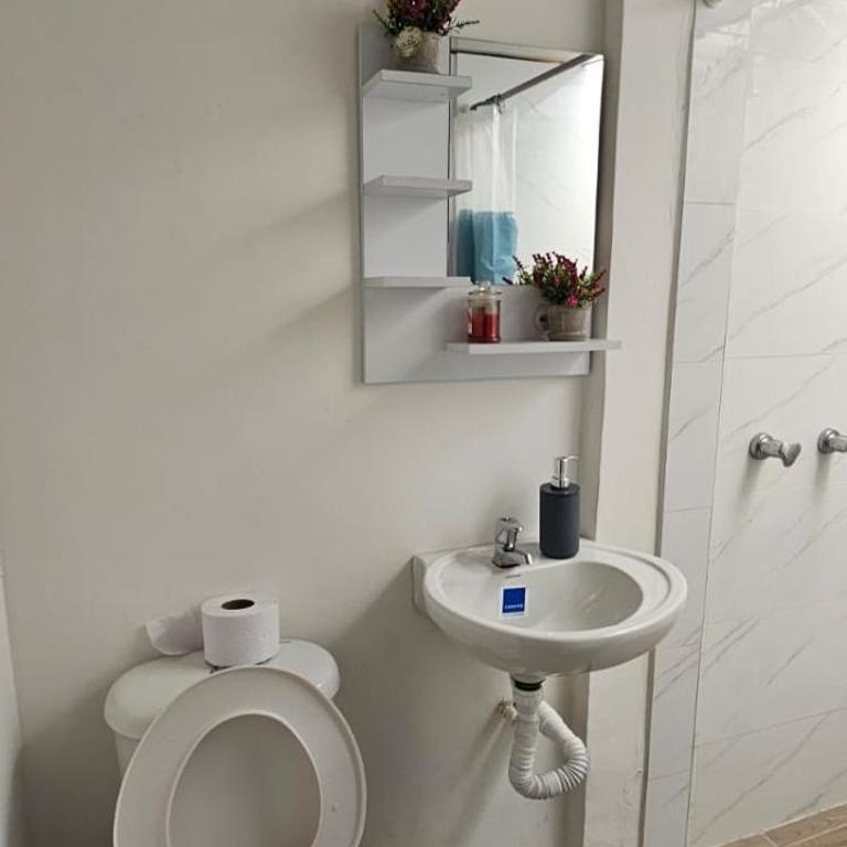 Portal Norte 170 ACOGEDORAS HABITACIONES CON TODOS LOS SERVICIOS - Habitación Triple con baño privado - 4
