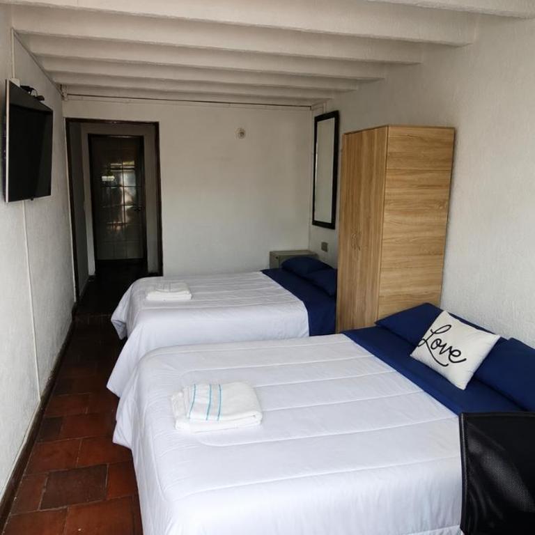 Portal Norte 170 ACOGEDORAS HABITACIONES CON TODOS LOS SERVICIOS - Habitación Triple con baño privado - 2