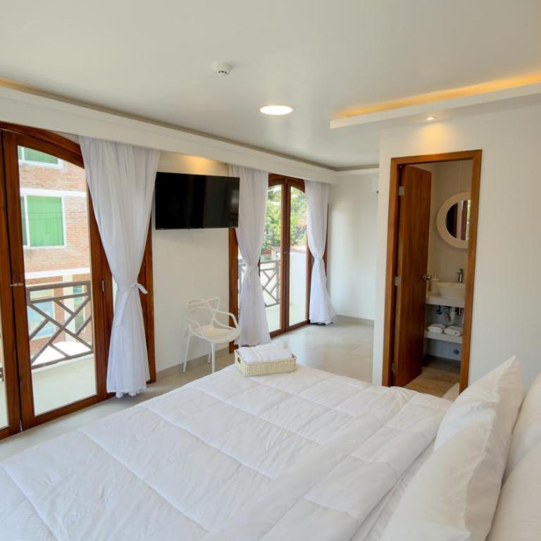 Montañablu Hotel - Suite con cama grande y balcón - 2