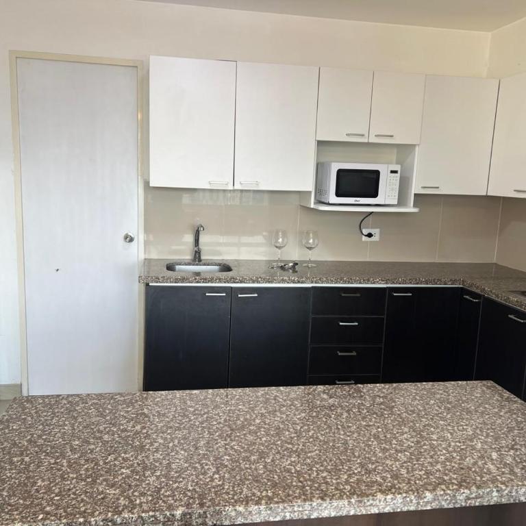 Apart Peru - One-Bedroom Apartment with City View - 3