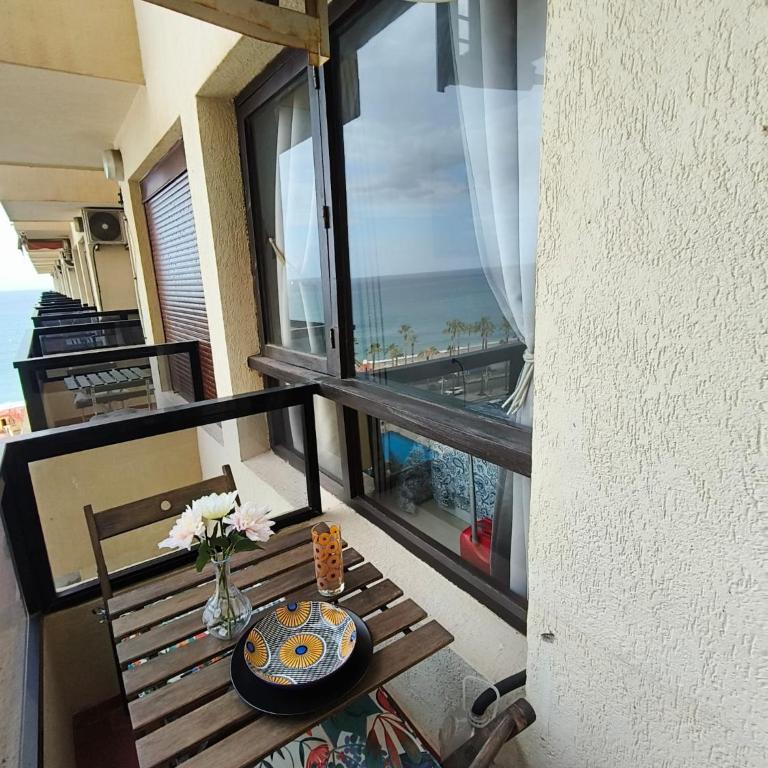 Aloha Paradise Beach - One-Bedroom Apartment with Sea View and Balcony - 2