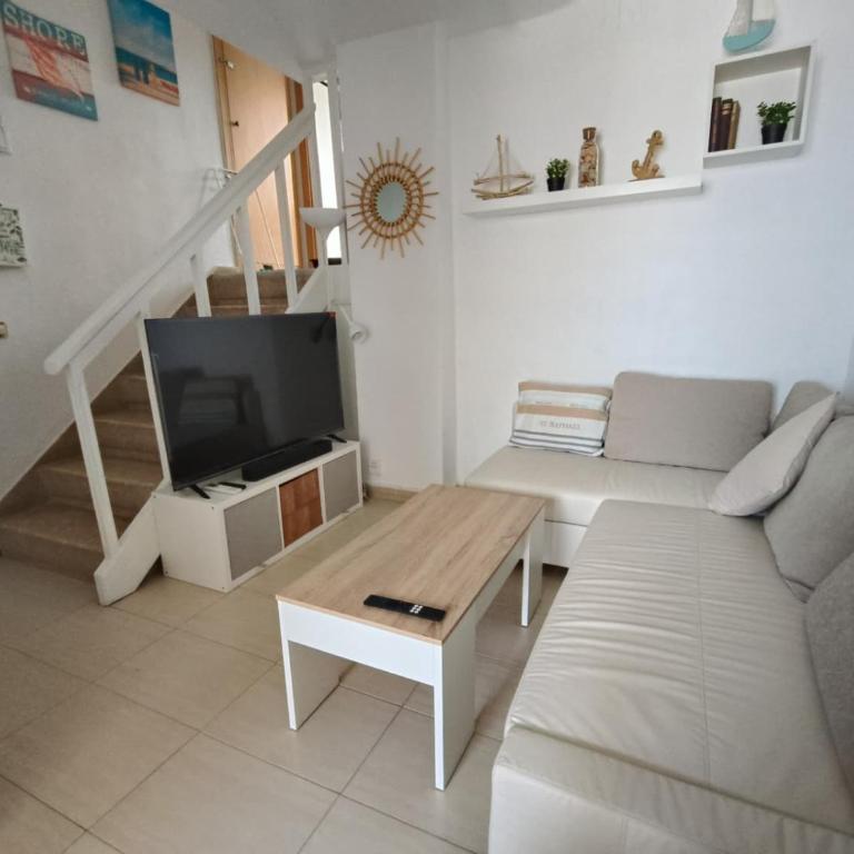 Aloha Paradise Beach - One-Bedroom Apartment with Sea View and Balcony - 4