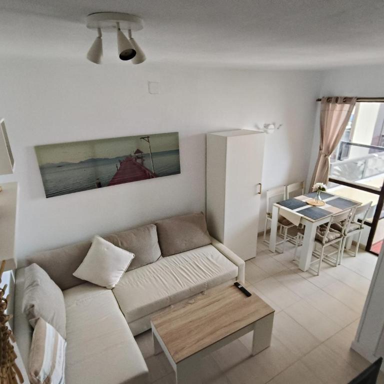 Aloha Paradise Beach - One-Bedroom Apartment with Sea View and Balcony - 5