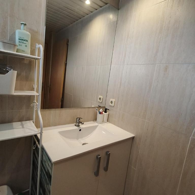 Aloha Paradise Beach - One-Bedroom Apartment with Sea View and Balcony - 7