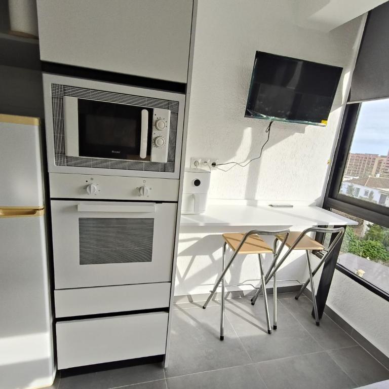 Aloha Paradise Beach - One-Bedroom Apartment with Sea View and Balcony - 10