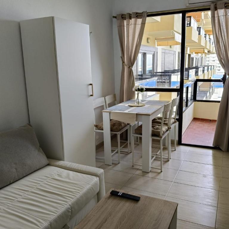 Aloha Paradise Beach - One-Bedroom Apartment with Sea View and Balcony - 12