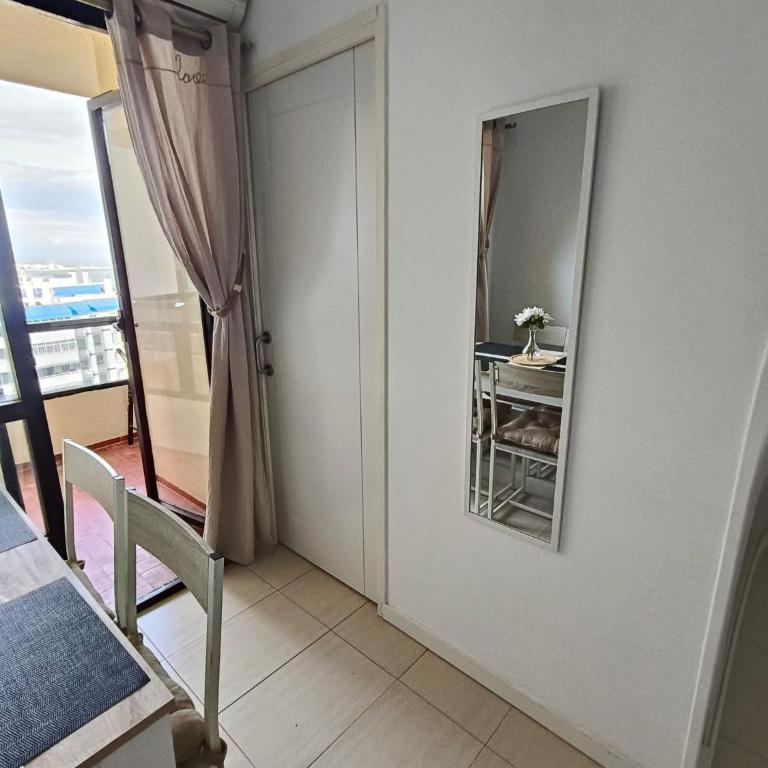 Aloha Paradise Beach - One-Bedroom Apartment with Sea View and Balcony - 24