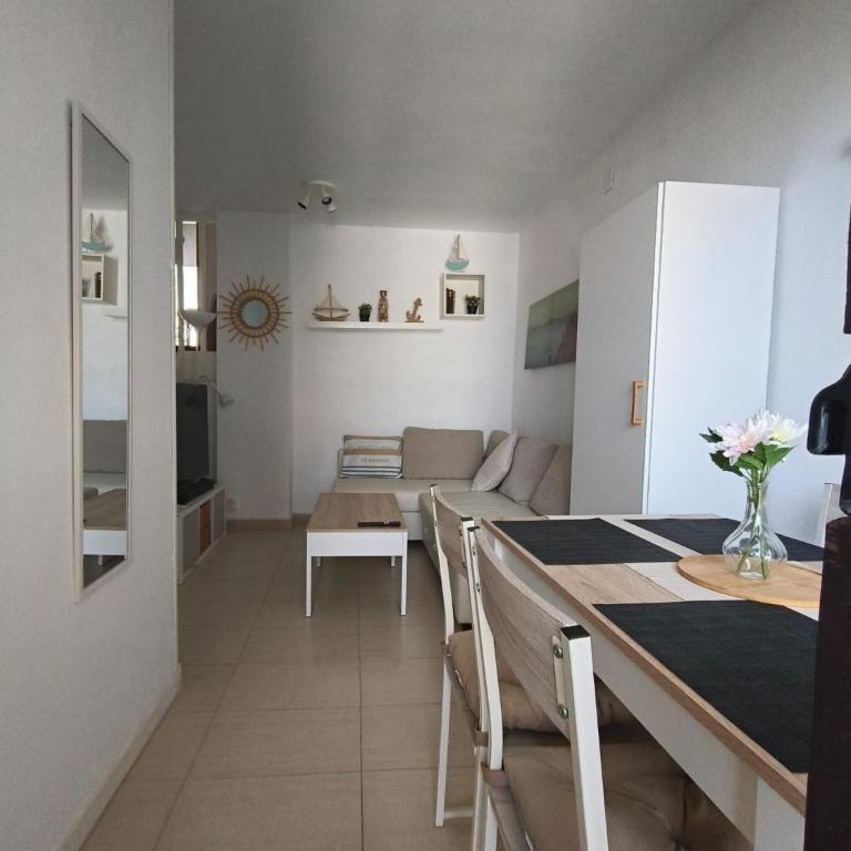 Aloha Paradise Beach - One-Bedroom Apartment with Sea View and Balcony - 32