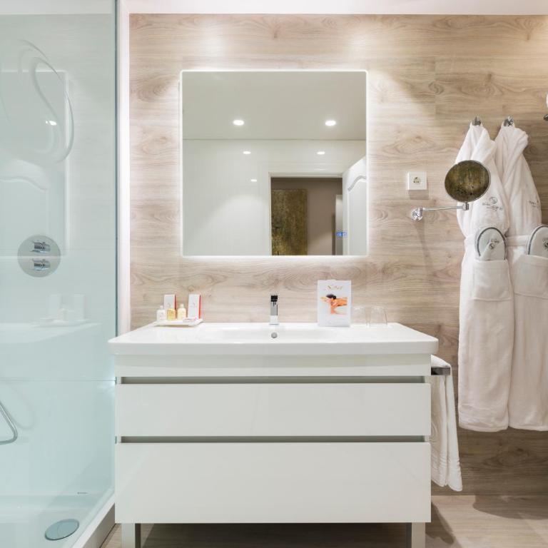 Sallés Hotel Pere IV - Deluxe Double Room with Spa Access - 9