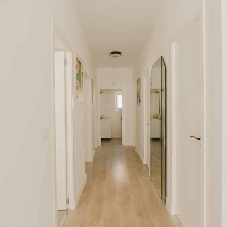 Villa Los Gallos - Three-Bedroom Home - 11