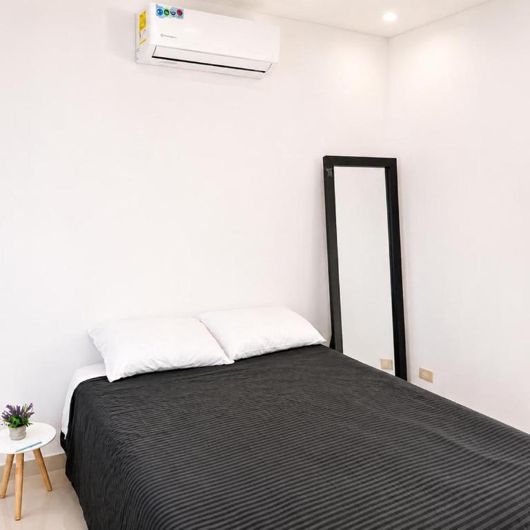 Comfort Rooms - Bay View Access - 500 Mbps WiFi - Near Getsemaní - Double Room with Sea View - 1