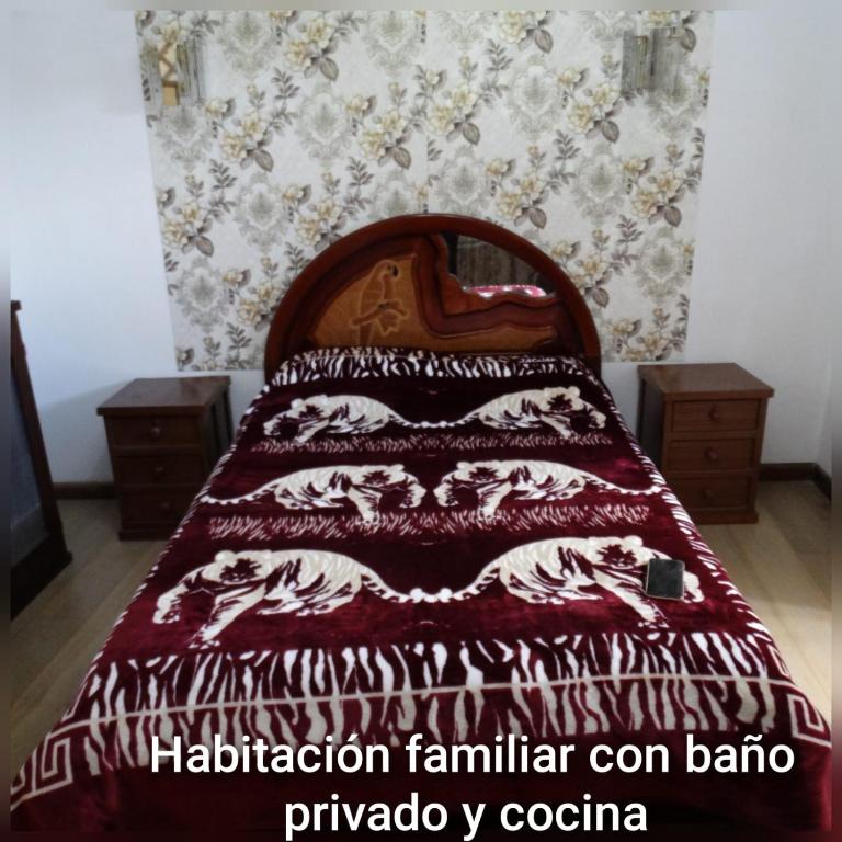 Hostal Atlantis Middle World - Family Room with Private Bathroom - 6