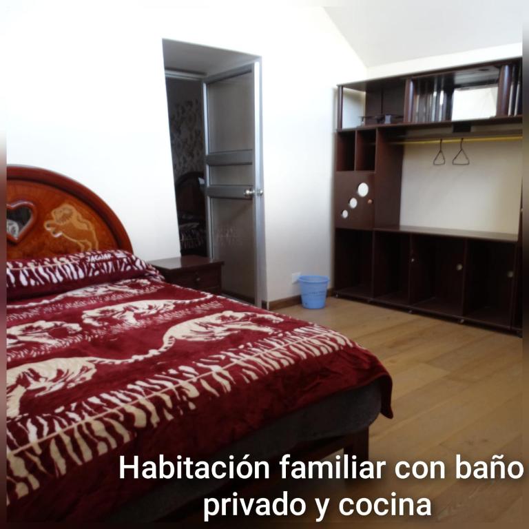 Hostal Atlantis Middle World - Family Room with Private Bathroom - 7