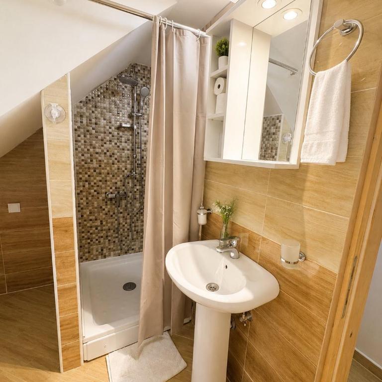 Apartments Radović - Potkrovlje - 4