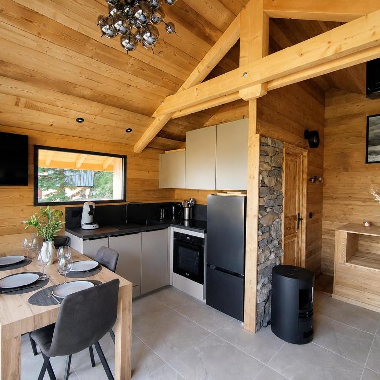 Les 2 Chalets Alpins & Bains Nordiques - Two-Bedroom Chalet - 7