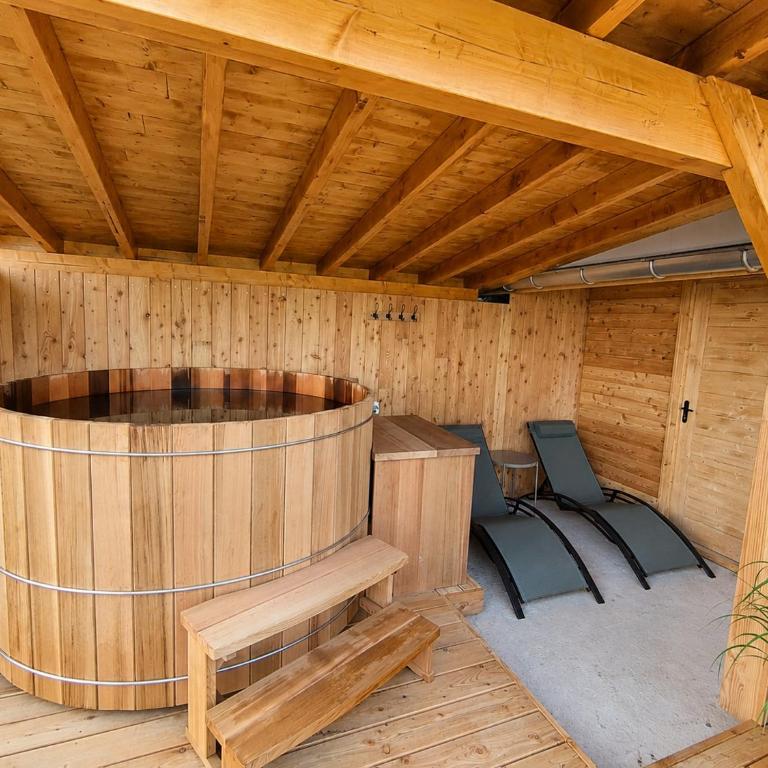 Les 2 Chalets Alpins & Bains Nordiques - Two-Bedroom Chalet - 4