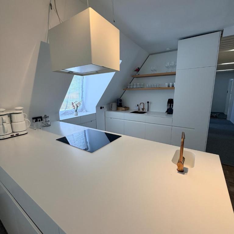 Große Wohnung in Zentrumsnähe 4 Schlafz Whg mit voll ausgestatteter Küche & Stellplatz - Apartamento - 3