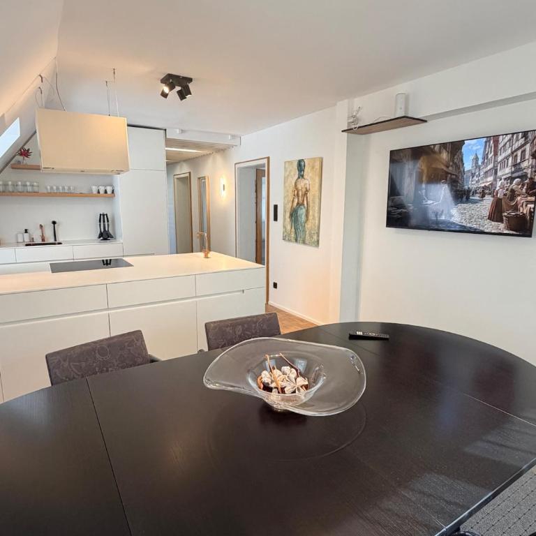 Große Wohnung in Zentrumsnähe 4 Schlafz Whg mit voll ausgestatteter Küche & Stellplatz - Apartamento - 5
