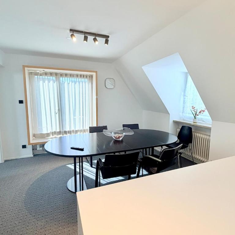 Große Wohnung in Zentrumsnähe 4 Schlafz Whg mit voll ausgestatteter Küche & Stellplatz - Apartamento - 6