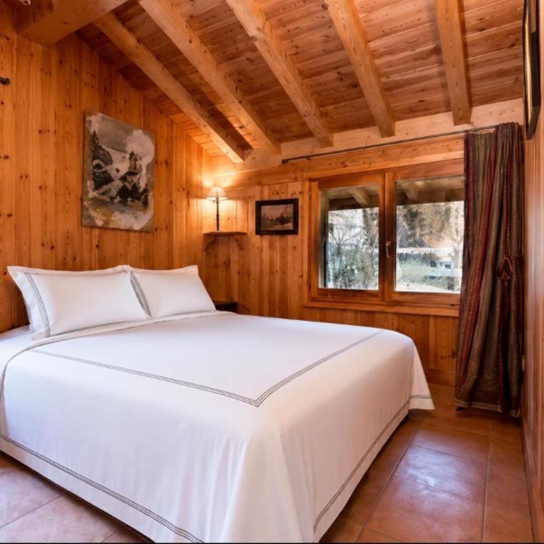 Authentic Chalet in Chamonix-Mont-Blanc - Chalet - 4