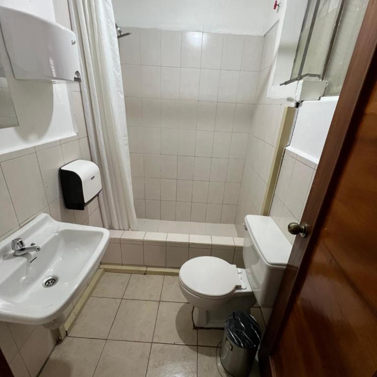 Casa Perla Cuencana Hostal - Habitación Familiar con baño privado - 3