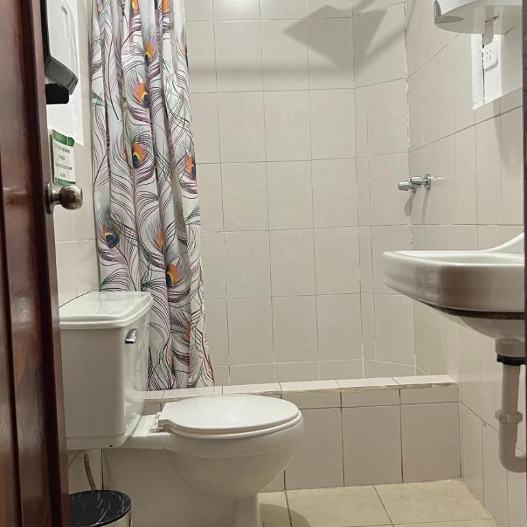 Casa Perla Cuencana Hostal - Habitación Individual con baño compartido - 8