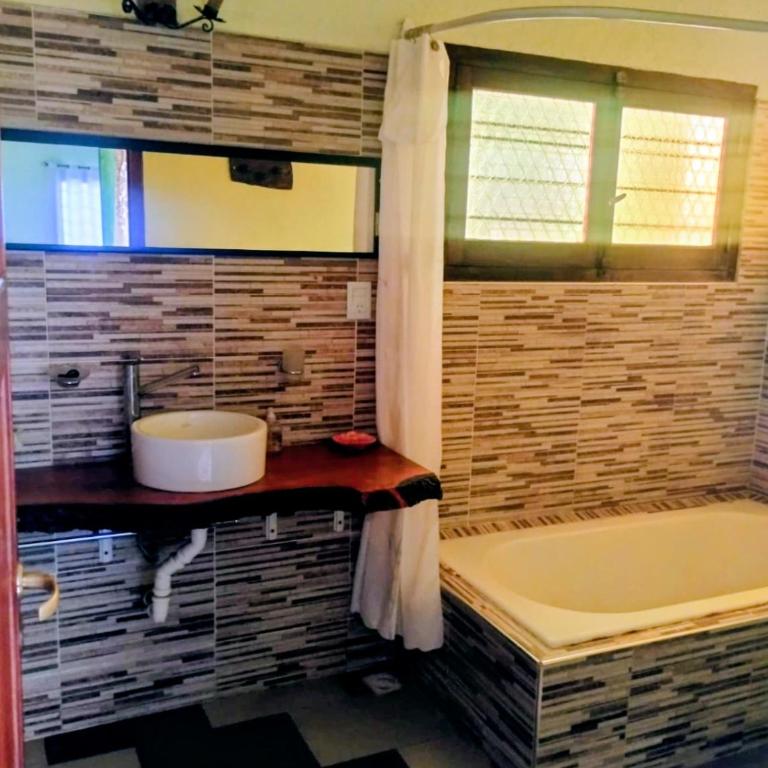 UBUNTU - One-Bedroom House - 4