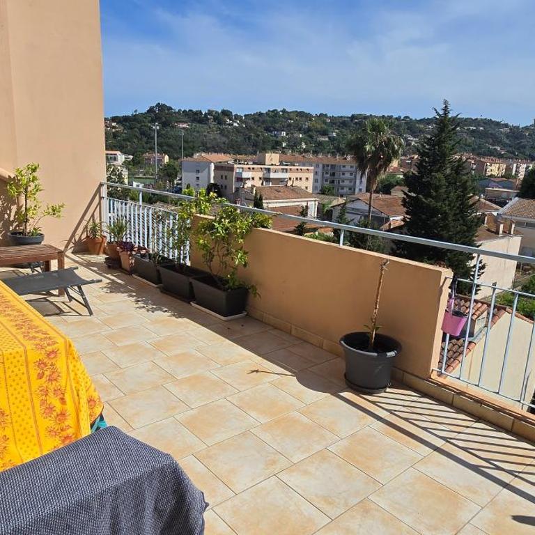 Immense toit terasse et son studio 23m2 - Appartement 1 Chambre - 2