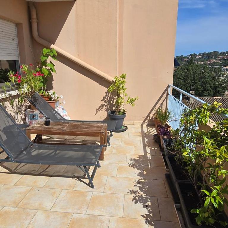 Immense toit terasse et son studio 23m2 - Appartement 1 Chambre - 35