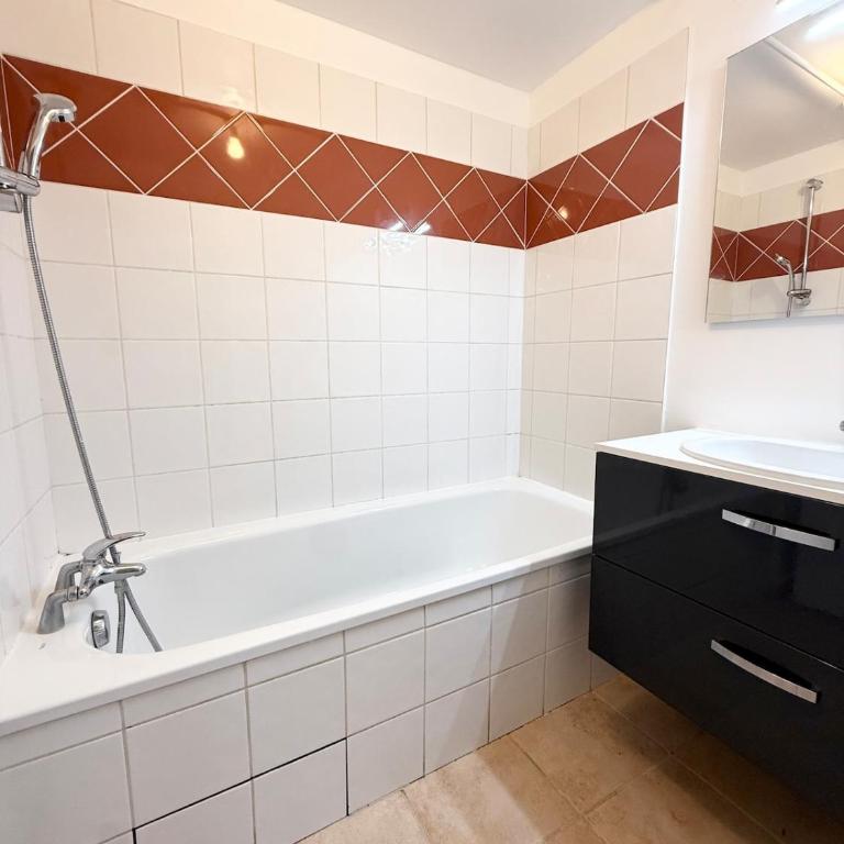 Large studio Independent sleeping area Swimming pool - Appartement 1 Chambre - 7