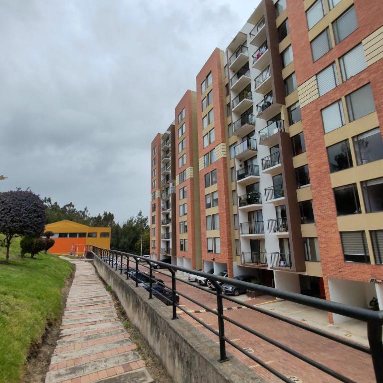 Panorama Tunja, 3 habitaciones, balcones, parqueadero y WiFi 400 Mbps - Apartamento de 3 dormitorios con balcón - 18