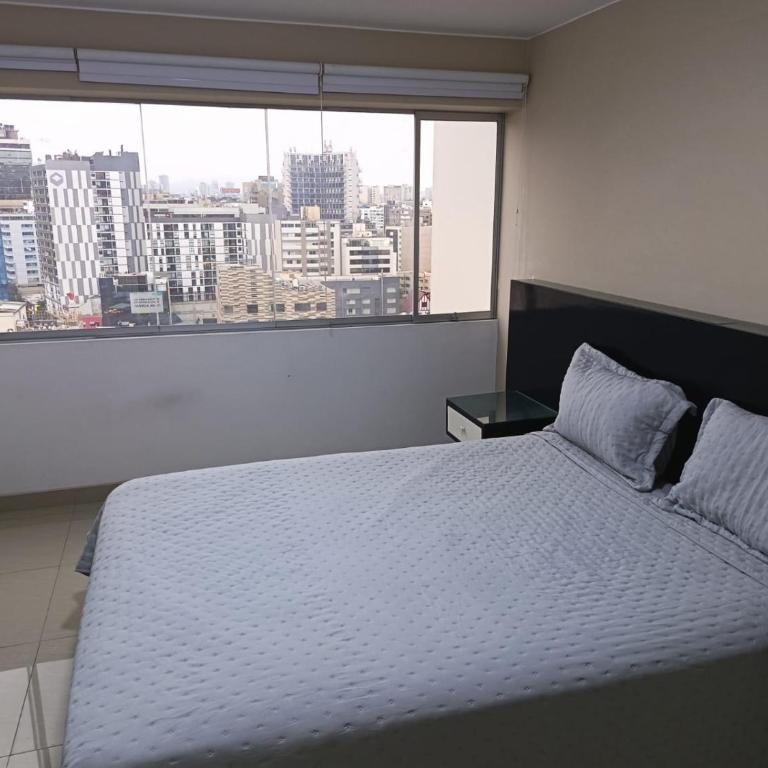 Apart Peru - One-Bedroom Apartment with City View - 13
