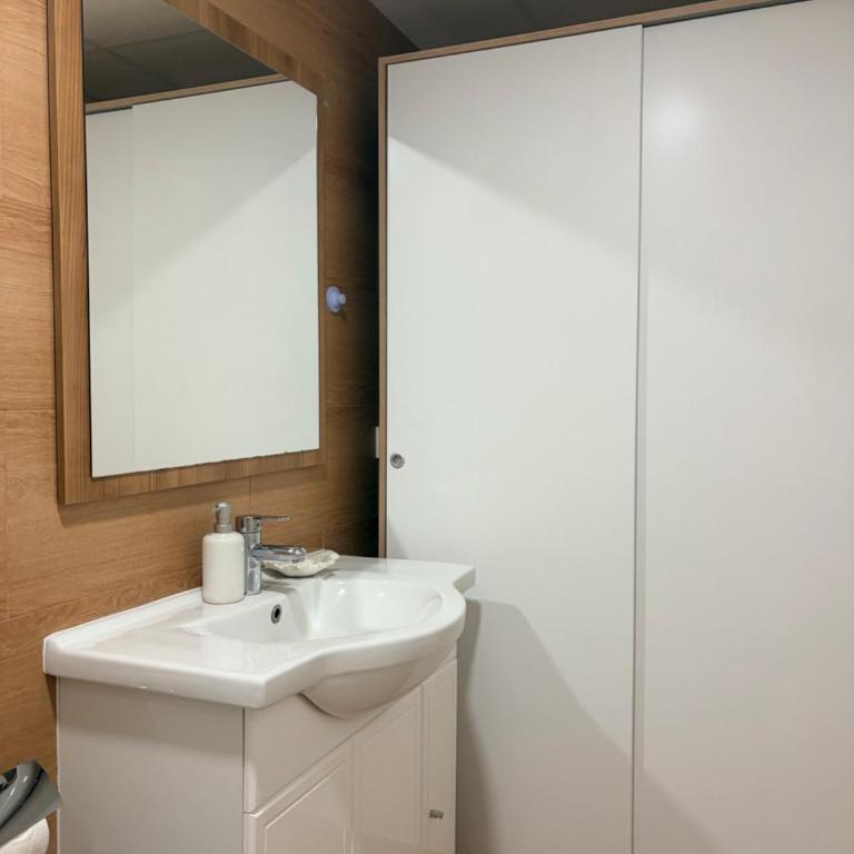 Mirador 2 del Mercado Central - habitacion con baño privado en el centro de la Ciudad Vella - Doppelzimmer mit eigenem Bad - 13