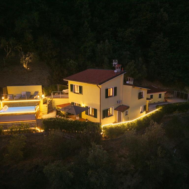 Villa tra gli ulivi - piscina e relax con vista sul mare - Villa - 1