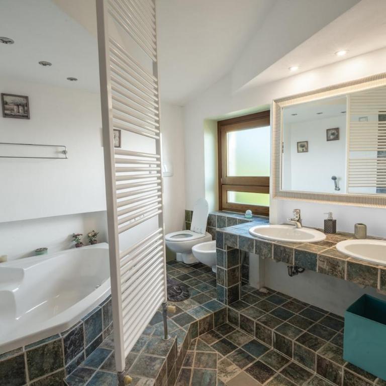 Villa tra gli ulivi - piscina e relax con vista sul mare - Villa - 40