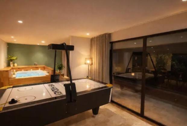 Apartamento con jacuzzi y mesa de billar, 4 habitaciones Medellin - Apartment - 13