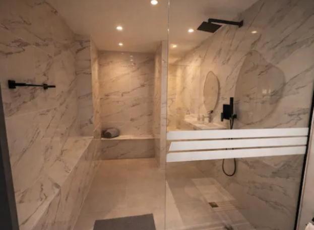 Apartamento con jacuzzi y mesa de billar, 4 habitaciones Medellin - Apartment - 23