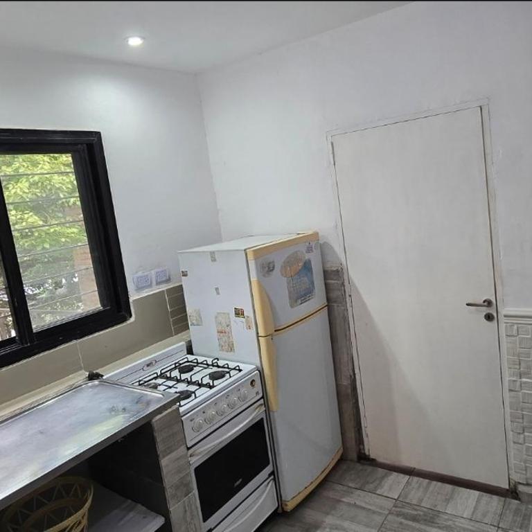 Depto Pringles 1740, Primer Piso, Parking Privado Gratis - Two-Bedroom Apartment with Garden View - 6